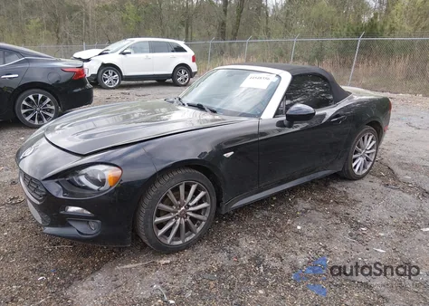 2017 Fiat 124 Spider Lusso z USA, uszkodzony, nr VIN JC1NFAEK9H0105777